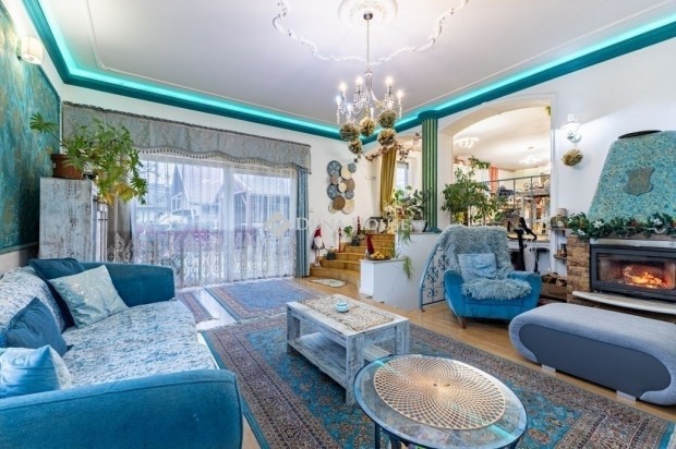 3 szintes 6 szoba, 2 f�rd�, gar�zs h�z, F�t