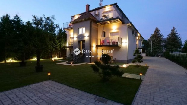 3 szintes, 2 lak�sos okos h�z Balatonf�reden!