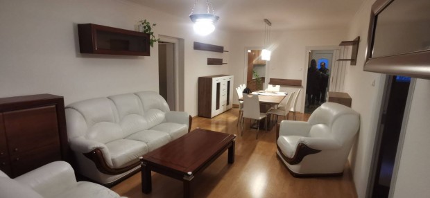 3 szoba + nappalis laks a dombon kiad, I. emelet! Warga L. utca