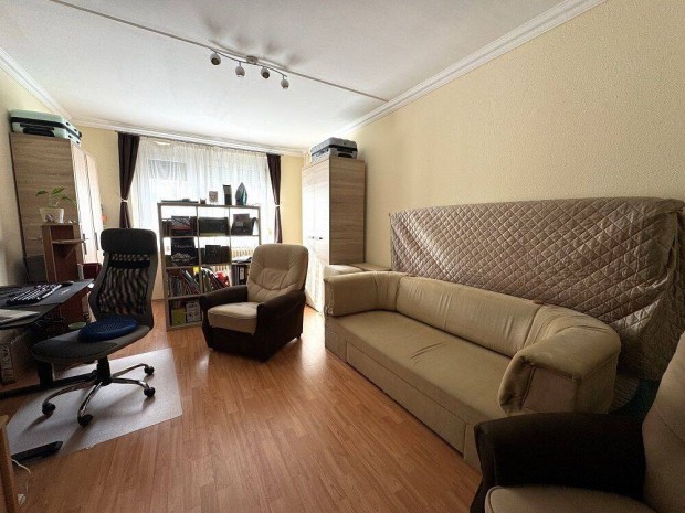 3 szoba hallos erk�lyes lak�s elad�