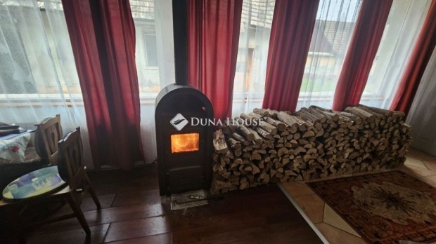 3 szoba+nappali, 102m2, K�zponti helyen