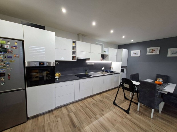 3 szoba+nappalis kertes h�z elad� Ny�regyh�za Borb�ny�n