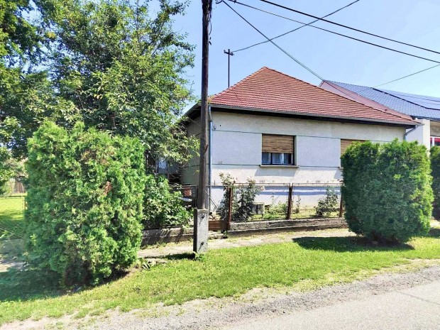 3 szobás TÉGLA családi ház Rédicsen KÚTTAL, MELLÉKÉPÜLETEKKEL 1988