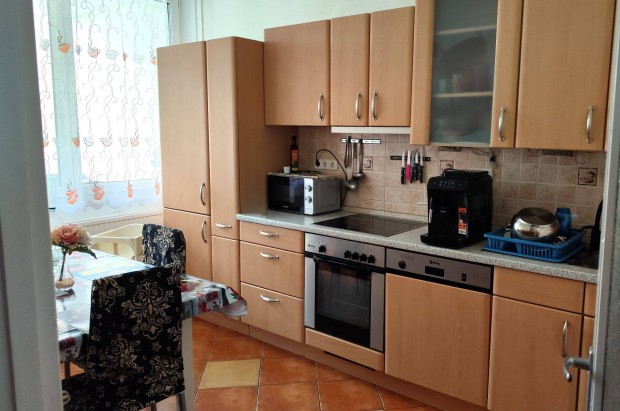 3 szob�s, erk�lyes, nagykonyh�s lak�s kiad� K�szegen