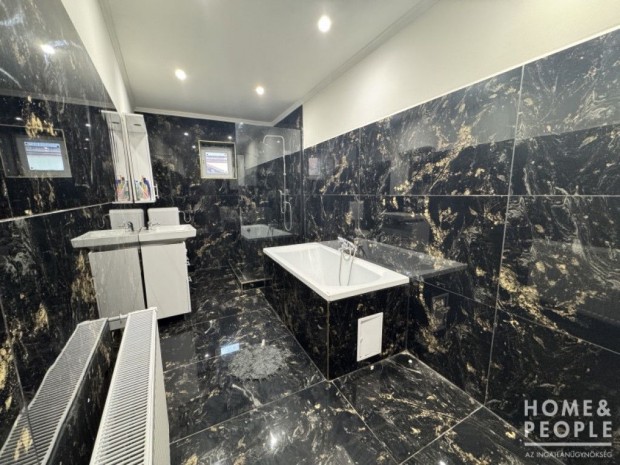 3 szob�s, fel�j�tott csal�di h�z elad� H�dmez�v�s�rhelyen!