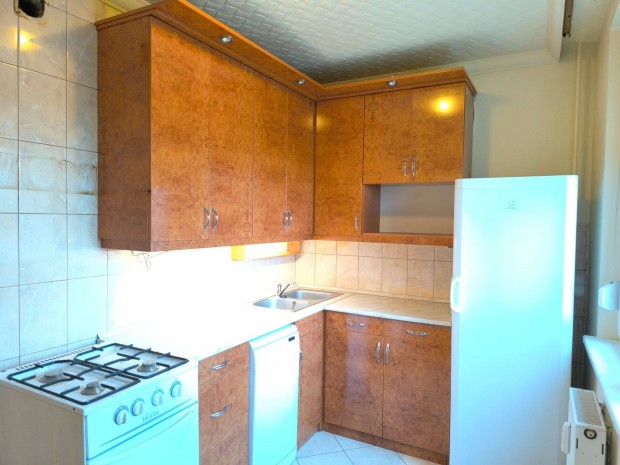 3 szob�s erk�lyes fel�j�tott lak�s az Avason