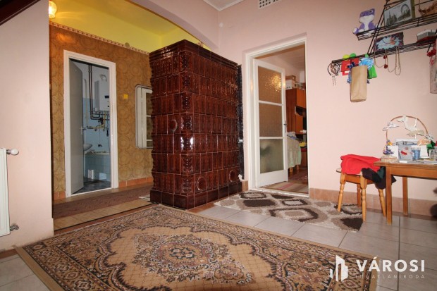 3 szob�s h�z, gar�zs �s nagy telek.