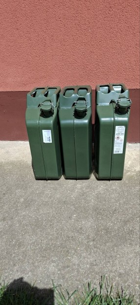3db üzemanyag vagy Jerry kanna 20l