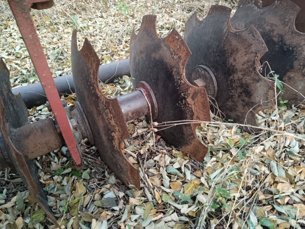 3m vontatott V trcsa s  MTZ alkatr 