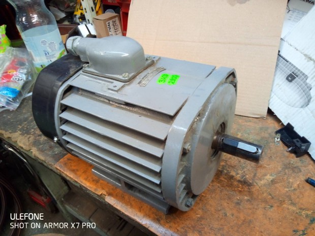 400 voltos 3 kw 2800 Ford. vllanymotor elad.