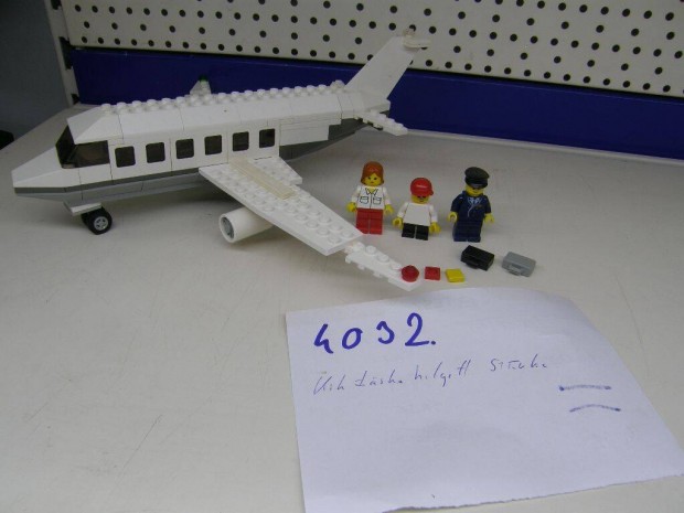 4032 Passenger Plane