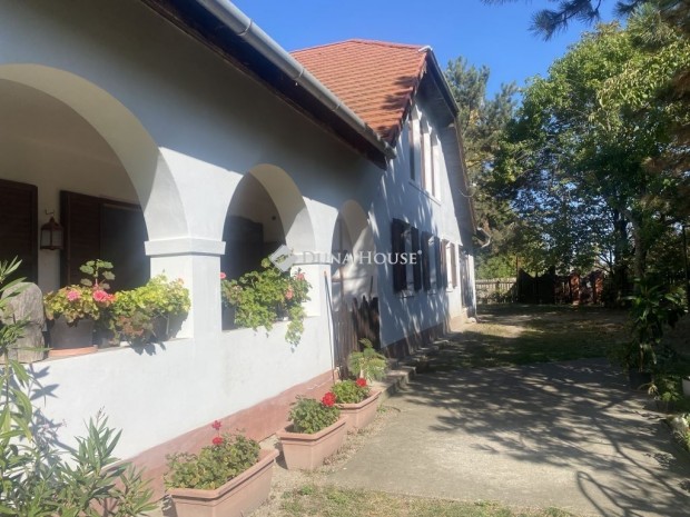 409 nm-es h�z elad� Tass