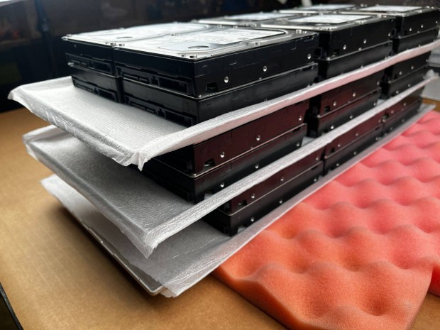 40TB 10x 4TB HGST Deskstar NAS 4TB HDD Merevlemez Winchester 0F22408