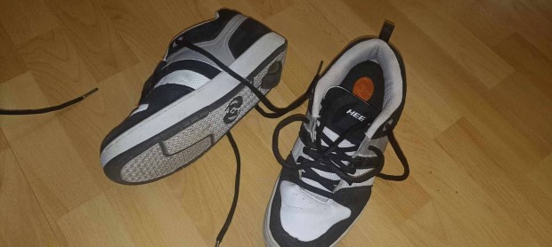 40,5 Heelys fekete-fehr guruls cip_1