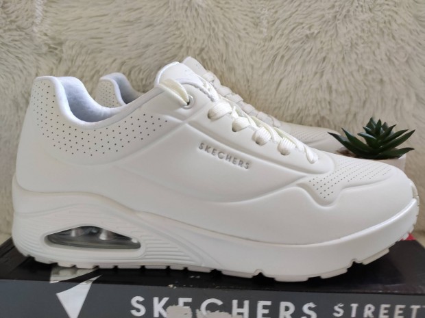 40-es Skechers Uno ni sportcip