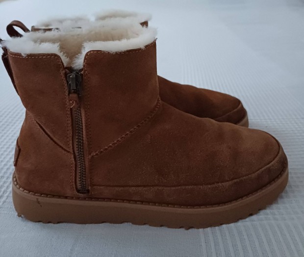 40-es Ugg Zip mini 1115390 eredeti, hologramos csizma