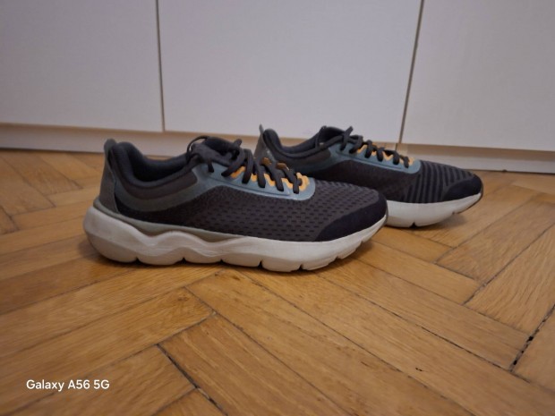 40-es, j� �llapot�, Kalenji f�rfi sportcip� 