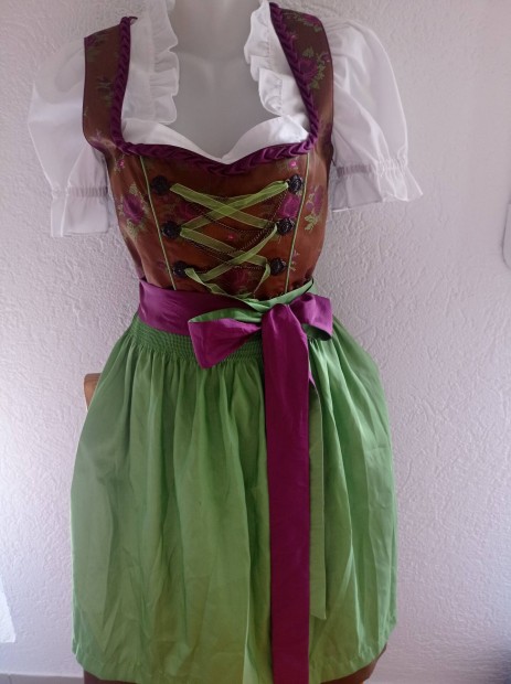 40-es dirndl ruha ktnnyel, blzzal 