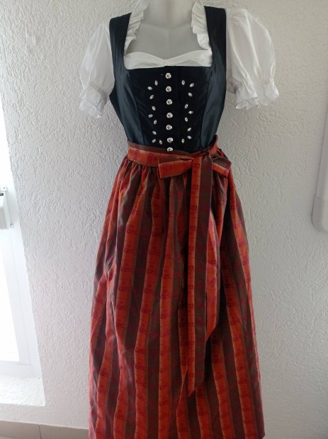 40-es hossz dirndl ruha ktnnyel 