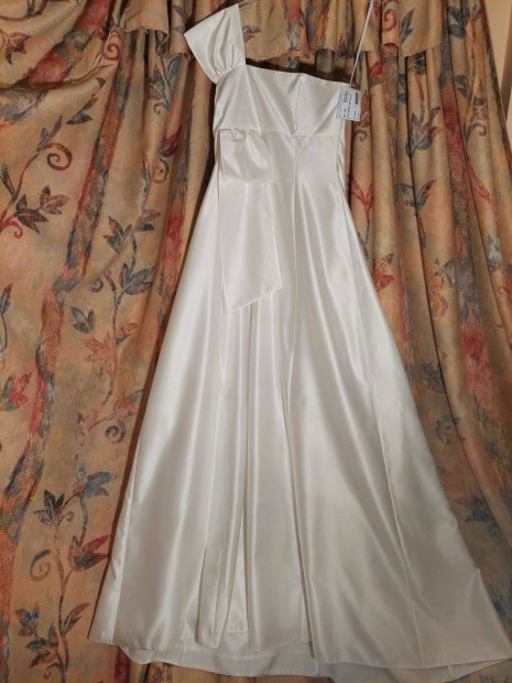40-es menyasszonyi ruha szalagavat bli ruha elad 3 db