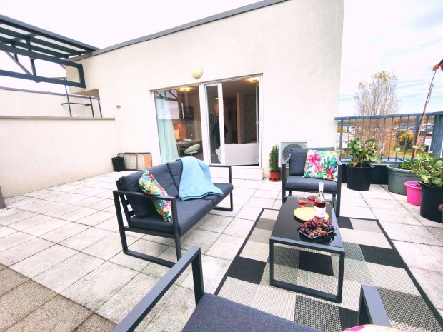 40m2 Priv�t Terasz! Ig�nyes Modern Lak�s kiad�