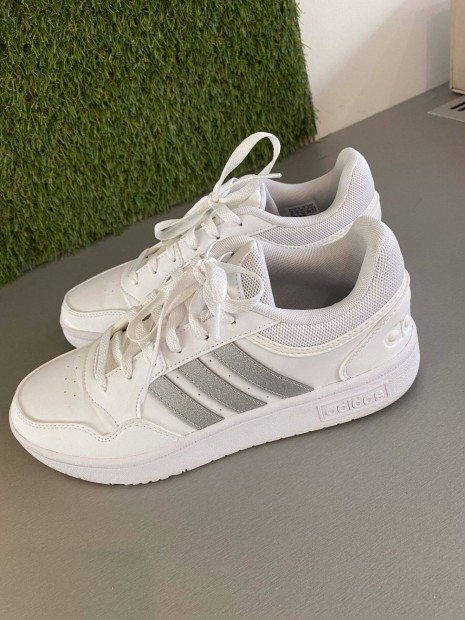 41-es Adidas Hoops 3.0 Női cipő, párszor hordott