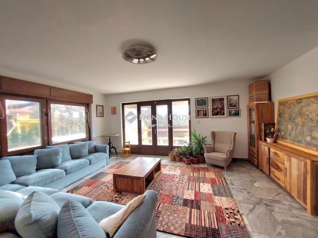 425 nm-es h�z elad� Sz�kesfeh�rv�r