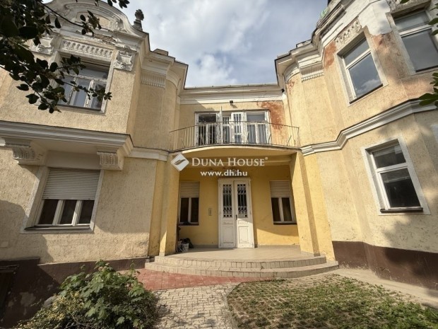 426 nm-es h�z elad� P�cs