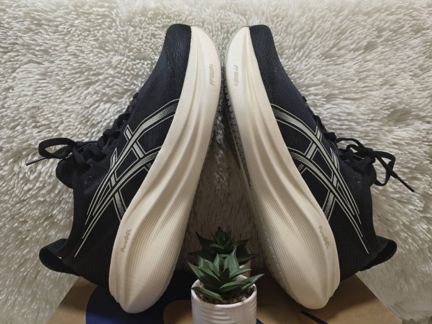 42,5-es Asics Gel-Nimbus 27 futócipő