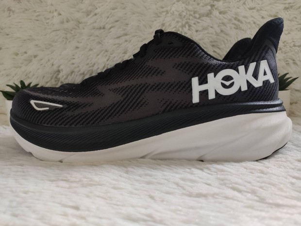 42-es Hoka Clifton 9 ni