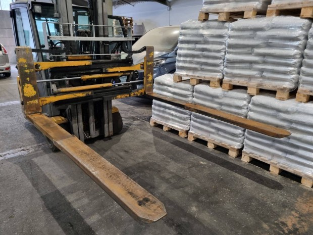 42-es villakocsira villapozicion�l� teleszk�pvill�val targonc�ra