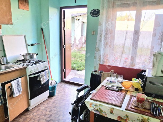 42 nm-es lak�s elad� Kom�rom