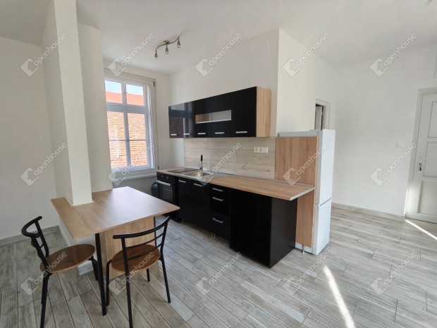 42 nm-es lak�s kiad� K�szeg