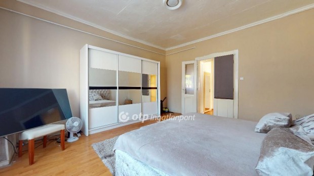 43 nm-es h�z elad� Nagyk�ll�