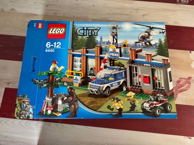 4440 LEGO City Forest Police Station