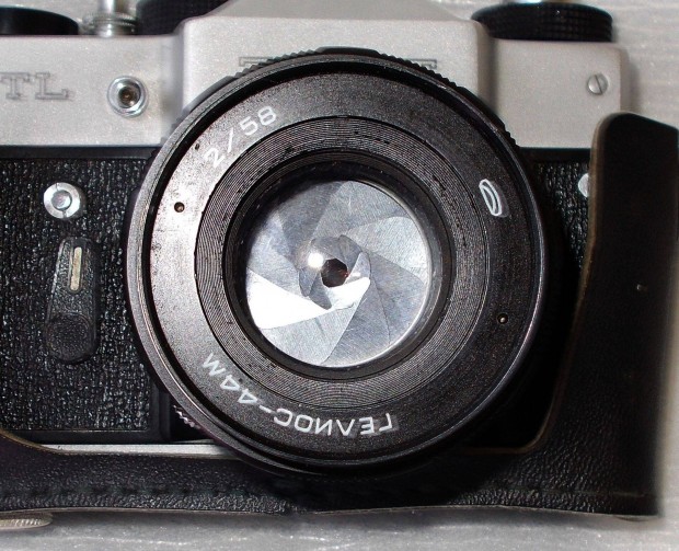 44-M 50mm / f:2 A/M kapcsolós objektív TTL vázzal