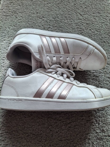 44 s Adidas szp llapotba lv frfi sport cip