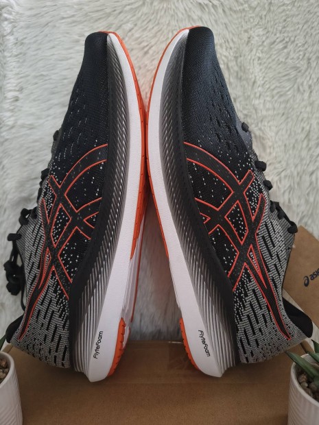 44-es Asics Evoride 2 futcip