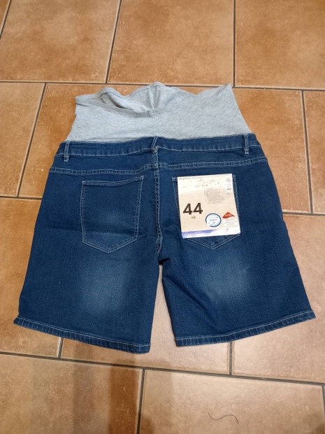 44-es kismama sztreccs short 