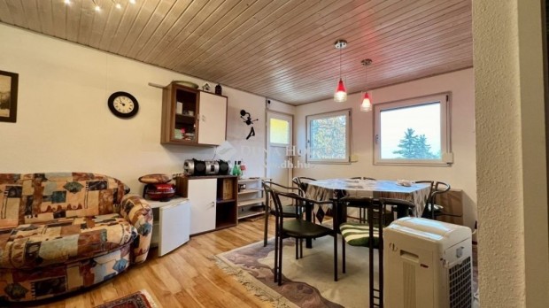 44 nm-es h�z elad� Balatonf�red