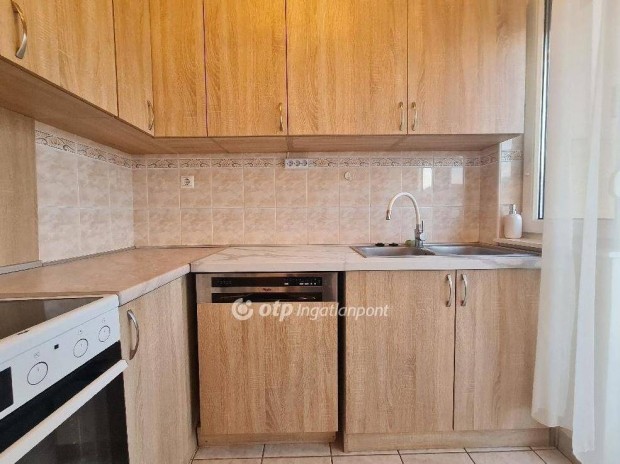 44 nm-es lak�s elad� Hajd�szoboszl� #5184339