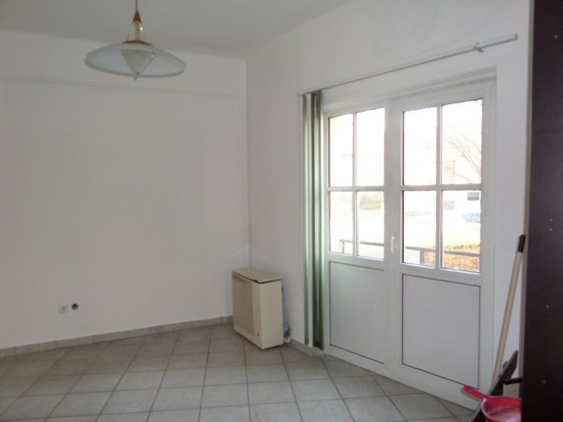 44 nm-es lak�s elad� P�cs