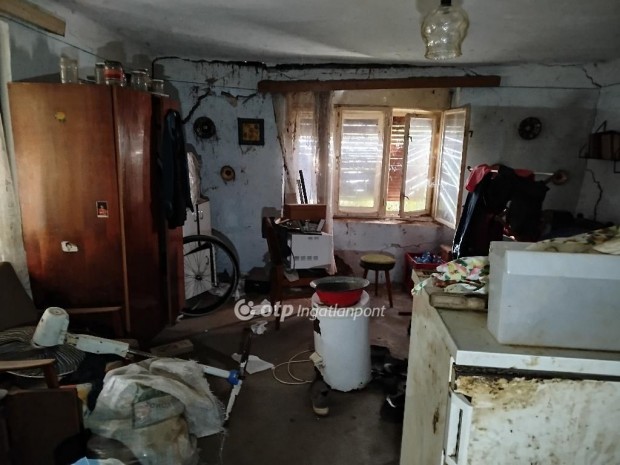 4518 nm-es telek elad� Lipp�