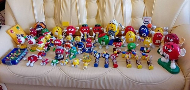 45 db M&M's figura , adagol , mozg zenl figura