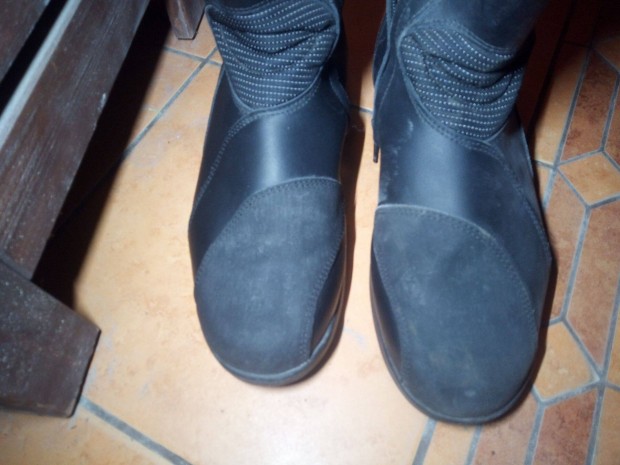 45 os motoros csizma bakancs