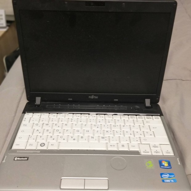 465.Fujitsu P701 laptop hinyosan elad Nincsen:ssd, hdd, memria, tl