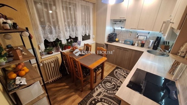 46 nm-es lak�s elad� Duna�jv�ros