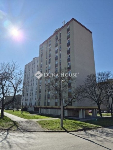 46 nm-es lak�s elad� P�cs