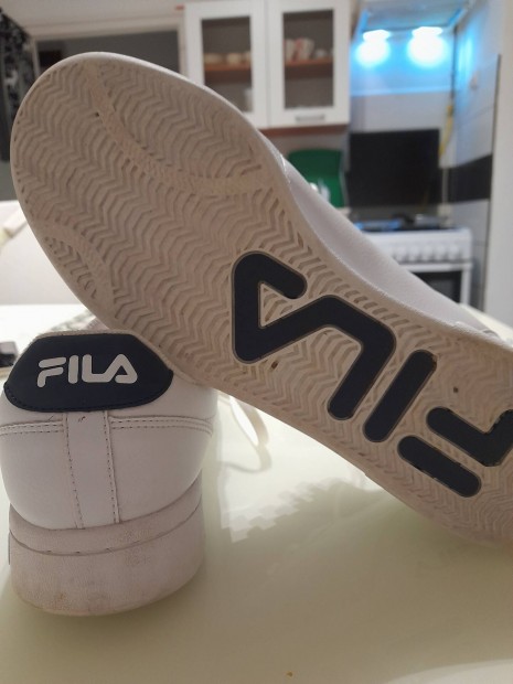 46-os fehér fila sportcipő jó állapotban
