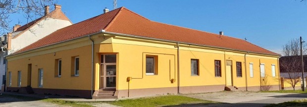 478 nm alapterületű belvárosi Ingatlan Áron Alul!